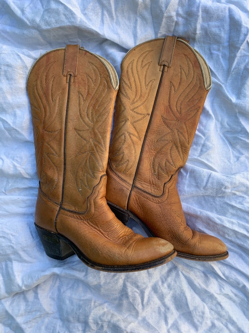 Women's vintage Laredo leather Cowboy boots, simple western style